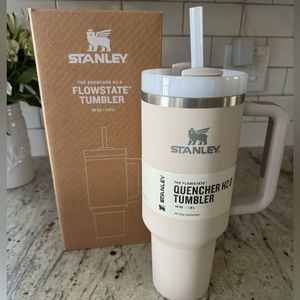 Stanley 40oz Tumbler : Dune Soft Matte finish. NWT and box!